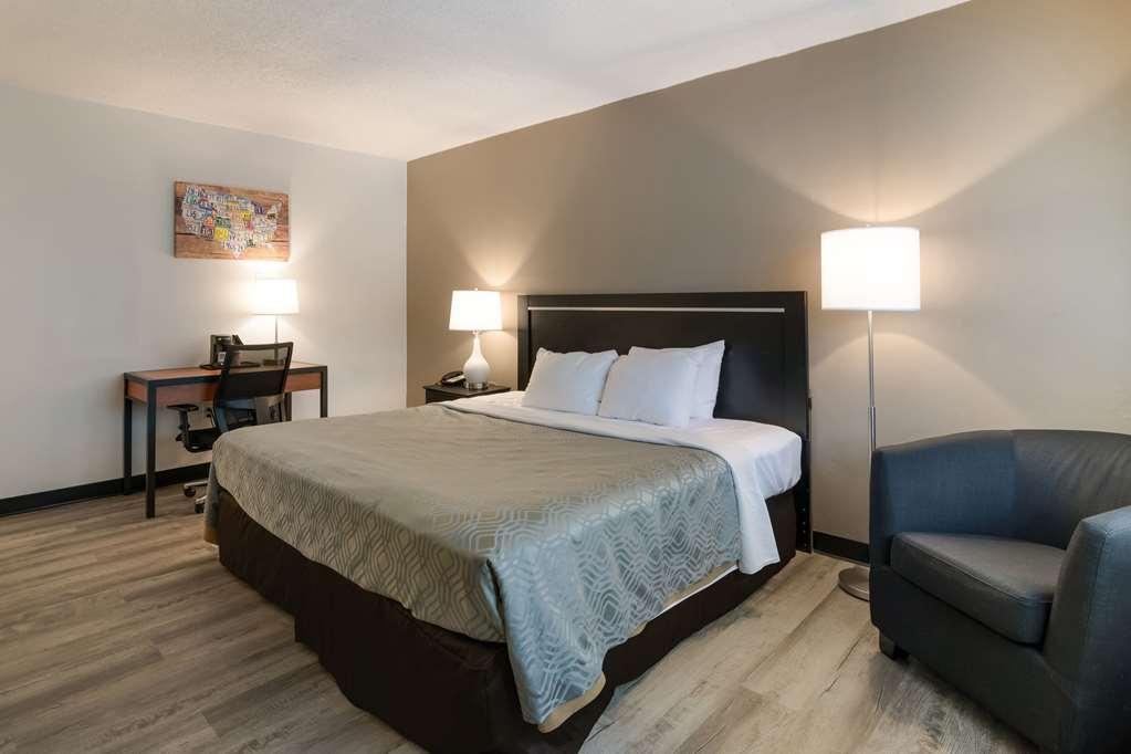 Econo Lodge Auburn Room photo
